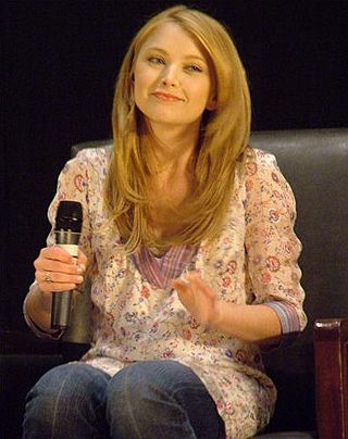 image of Elisabeth Harnois