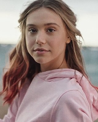 image of Alexis Ren